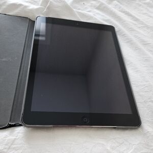 Apple iPad Black Tablet with Protective Case